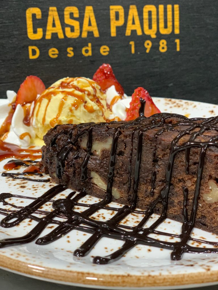 BROWNIE CON HELADO DE VAINILLA