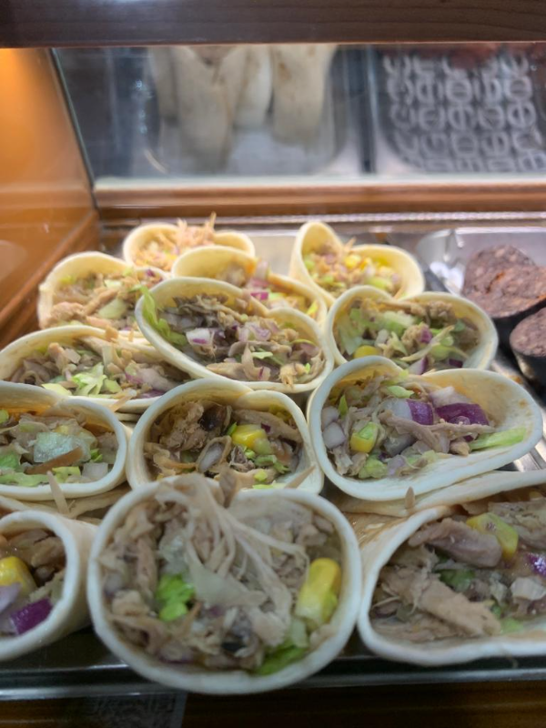 MINI TACOS DE PATA PICANTE
