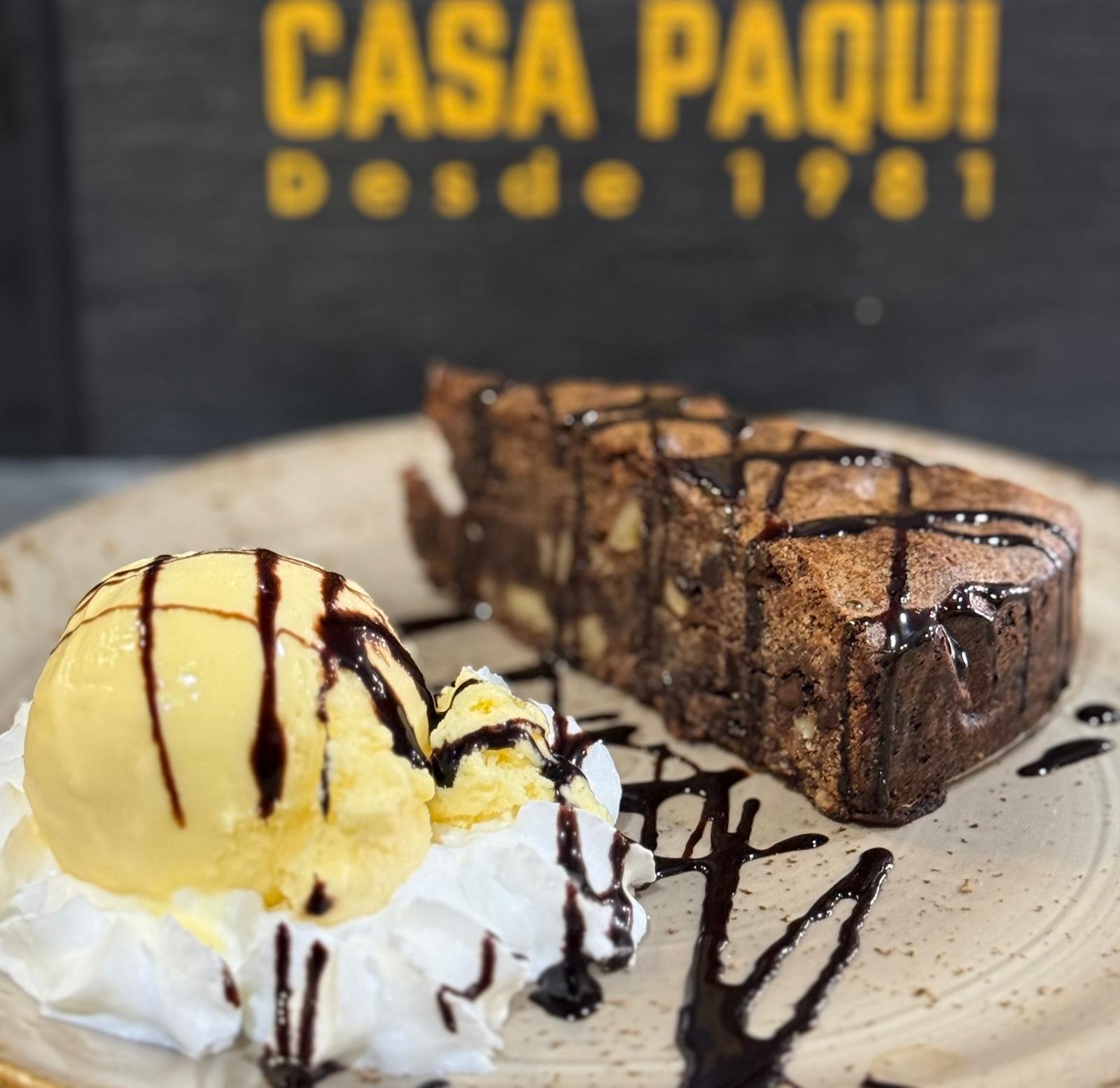 BROWNIE CON HELADO DE VAINILLA