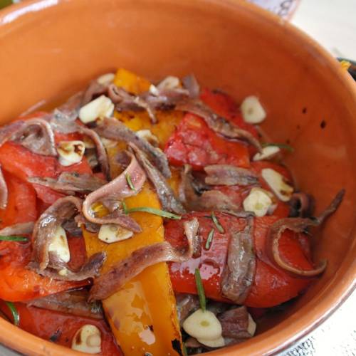 Anchoas del Cantábrico con pimientos asados